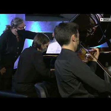 Marta Menezes e Trio de Cordas · Saint-Saëns e Oswald - Um Reencontro