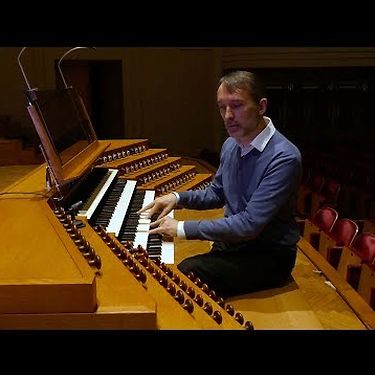 An organ in the Henry Le Boeuf Hall - How do we actually play the organ?